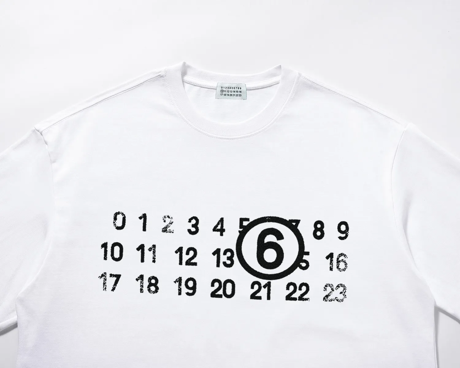 《 Quality》 MM 6 Same Style T 2024 New Arrival Versatile ：Black White Sizes： S M L XL XXL